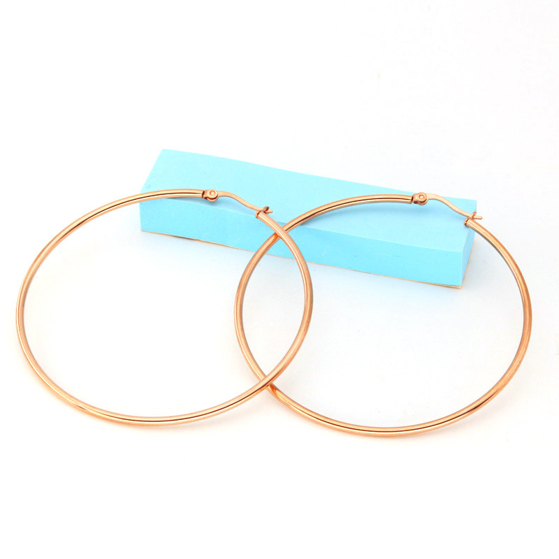 European and American simple stainless steel plain ring earrings, exaggerated large earrings for men and women, high-end titanium steel fashionable ear buckle earrings Application Scenario