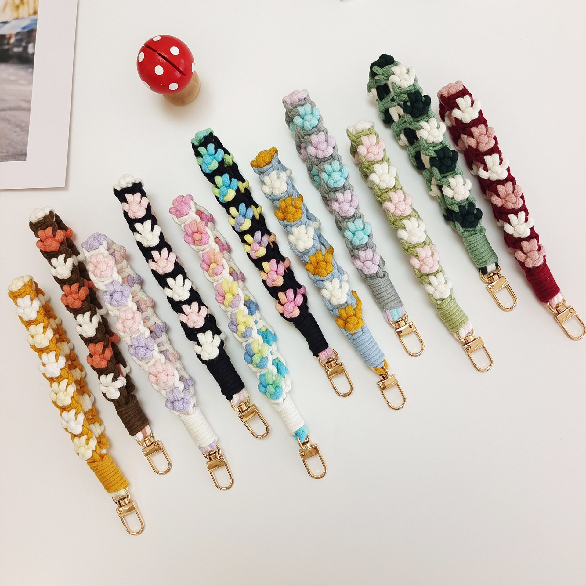 ins creative pure hand-woven cute cat paw mobile phone pendant, a best-selling high-end cotton rope accessory, mobile phone chain rope