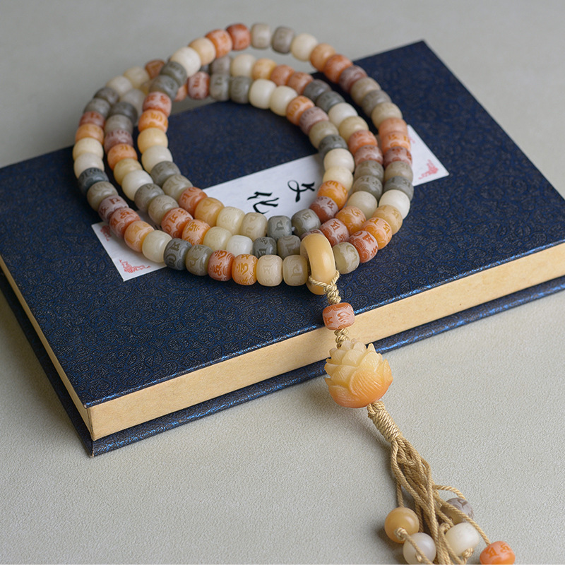 Wholesale of Bodhi Root Dunhuang color charcoal-baked old sandalwood Buddha hand pendants, lotus pendants, cultural play Buddhist beads, men's and women's necklaces Specification image