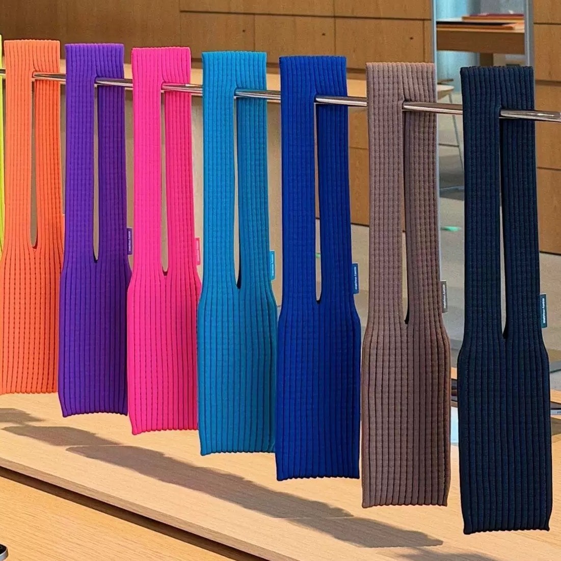 Pocket苹果口袋现货同款长款斜挎包短款手机袜苹果手机包针织包包详情图2