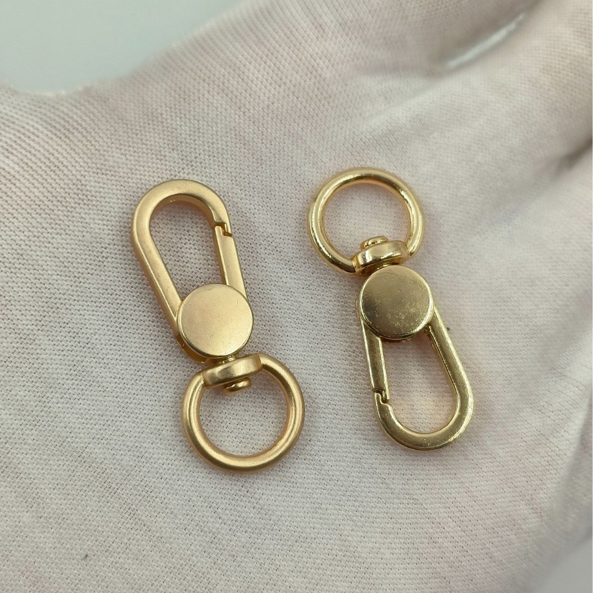Wholesale of matte gold mobile phone lanyard, dog buckle, round tail, 3-minute small top buckle, tassel rope head, bucket, small Dan buckle Application Scenario