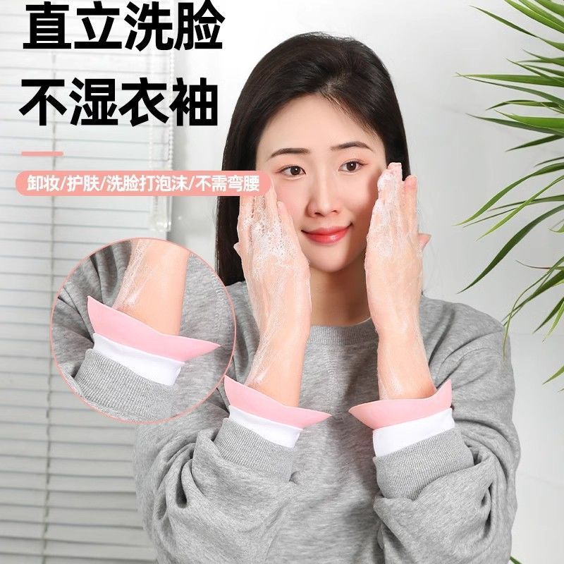 The little mushroom waterproof face wash wrist strap is cute for washing hair. It is anti-slip, moisture-proof and splash-proof for both adults and children