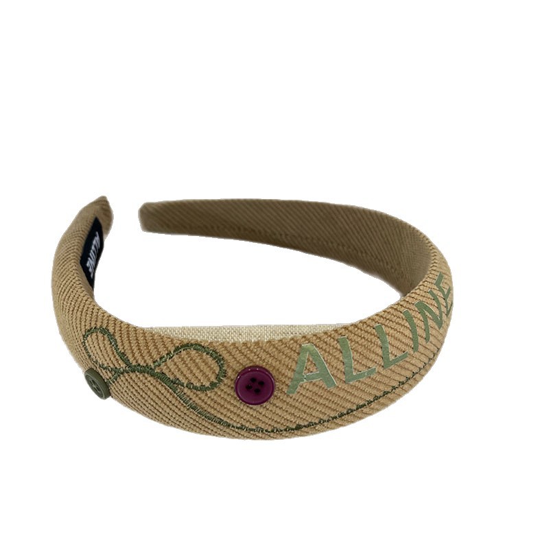 The new Korean-style checkered headband exudes a sense of sophistication for girls. The letter headband is versatile for autumn and winter. The high top hairpin creates an atmosphere for girls Item Picture