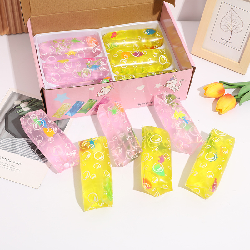 ألعاب المقالب الإبداعية، والمقالب، والدعائم للقلق، وتخفيف التوتر، والتنفيس. 