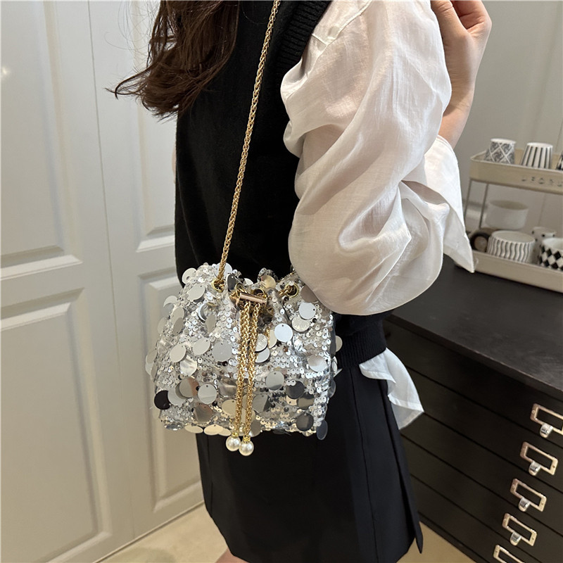 Cross-border large sequin, trendy, individualized and stylish, large-capacity chain, summer drawstring, crossbody, single-shoulder, evening hand-held bucket bag, sequin hand bag, tote bag, handbag, hand-held crossbody bag, fringed women's bag, single-shoulder handbag, sequin bag Specification image