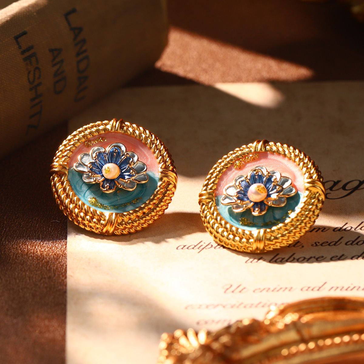 Monet oil painting earrings, natural pearl enamel earrings, French court style high-end ear clips, wholesale niche accessories Specification image