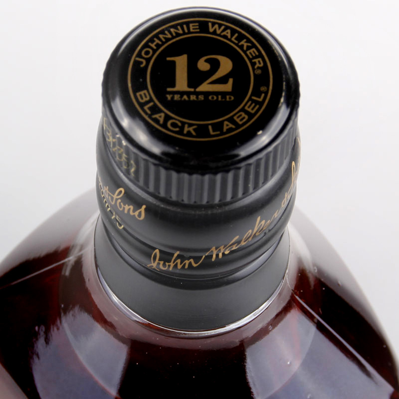 British genuine imported red Label whisky and black label whisky 700ml details Picture