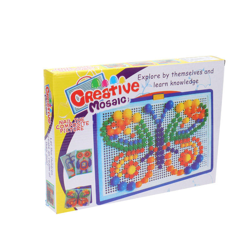 大号磨菇钉拼图彩色塑料拼图板颗粒益智玩具儿童拼装游戏趣味拼图白底实物图