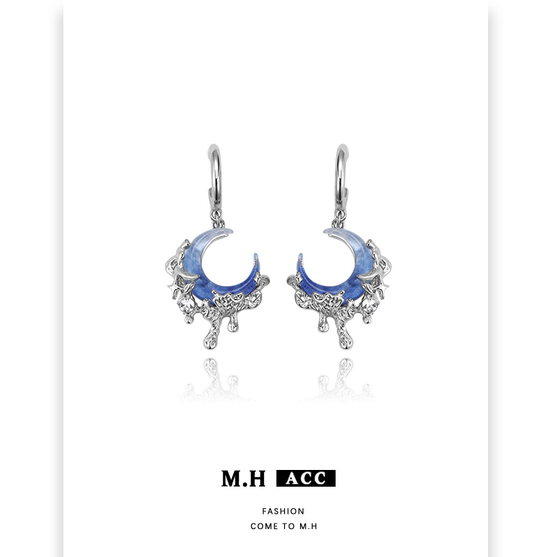 Blue crescent-shaped earrings with a light luxury, niche and high-end feel, exaggerated earrings, unique seaside vacation style, silver needle earrings for women