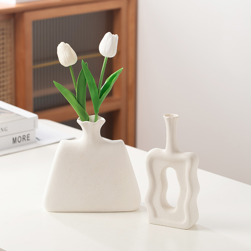 2026 European-style ceramic white vase, ins frosted and unfired creative flower arrangement, light Luxury home decoration accessory wholesale Application Scenario