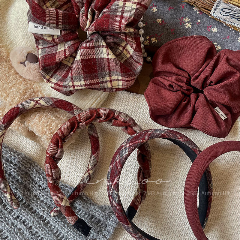 New Angolan red checkered hair band, handcrafted fabric, high-elasticity girl bun hair band, high top of the head hair band for girls Application Scenario