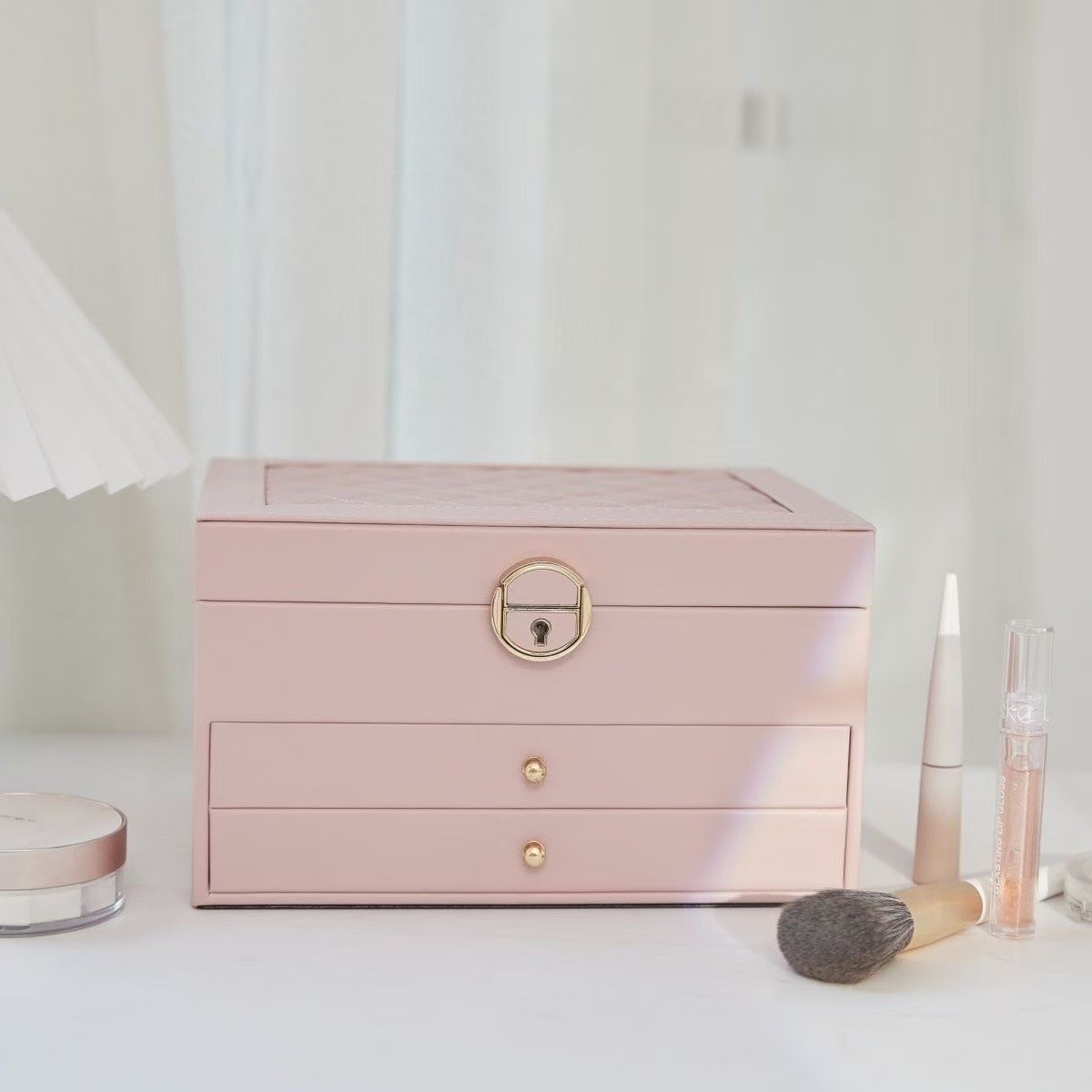 Multi-functional jewelry storage box, dust-proof portable large-capacity jewelry packaging box, ring box Specification image