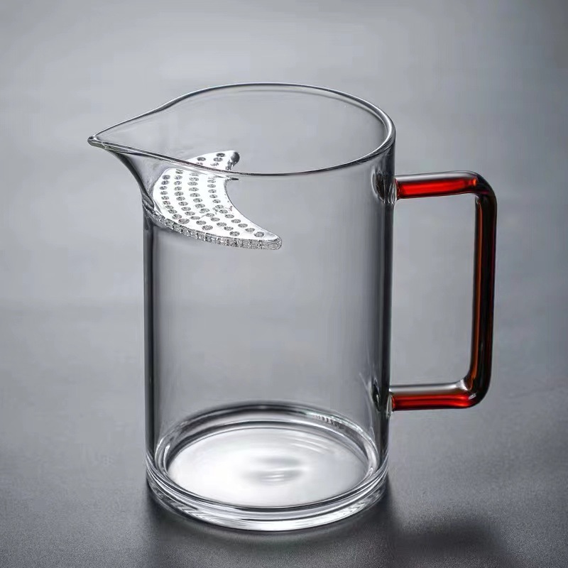 Heat-resistant glass cup, crescent-shaped fair cup, integrated filtering tea strainer, tea dispenser, large-capacity thickened tea brewing spout, tea set