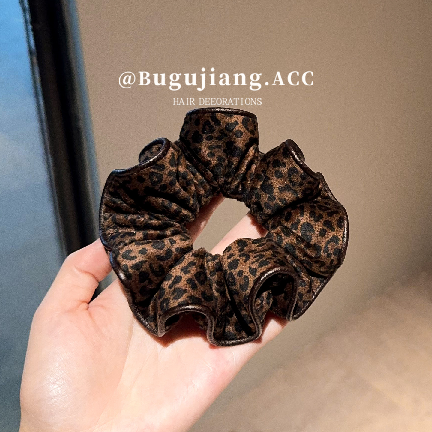 Korean retro leopard print double-sided large intestine hair band, fashionable and elegant, bun hairstyle, high-end look, hair tie, hair tie, flower girl Application Scenario