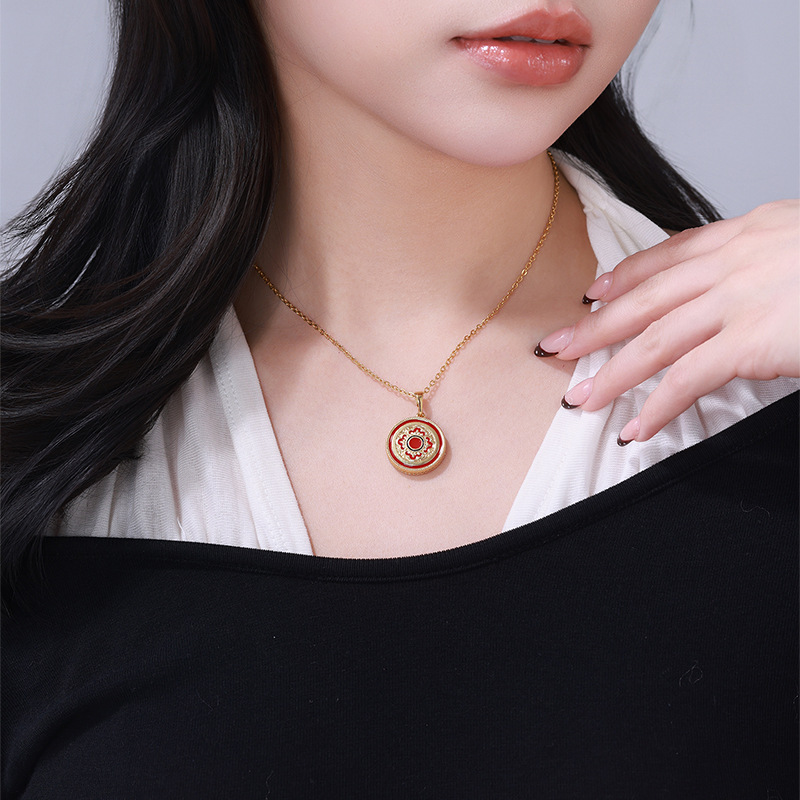 Xuping Fashion Light Luxury Chinese-style Necklace Pendant, simple and elegant oil-dripping series copper alloy New Year Pendant wholesale for women Application Scenario