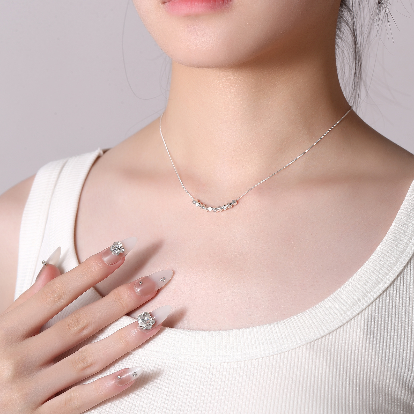 S925 Pure silver broken silver beads necklace with chamfered square grains, fashionable, simple and high-end style, sugar collarbone necklace Application Scenario