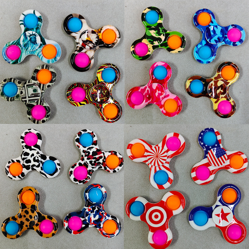 A cross-border bestseller on Amazon, the Pioneer Finger Spinner rodent control toy Application Scenario