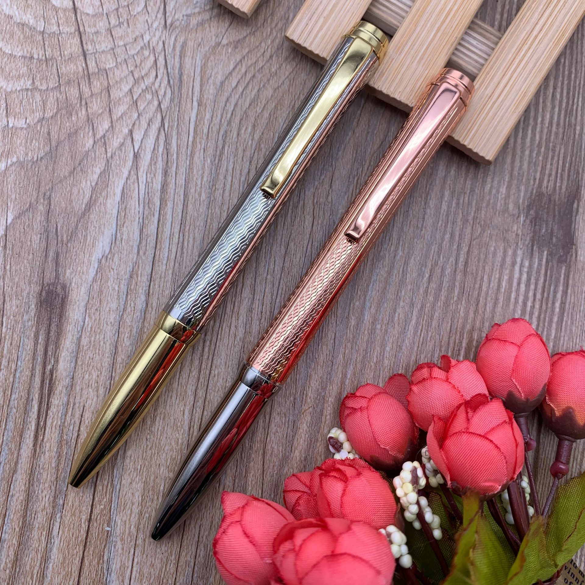 Business advertising pens can print logos, rotating ballpoint pens, metal ballpoint pen manufacturers wholesale details Picture
