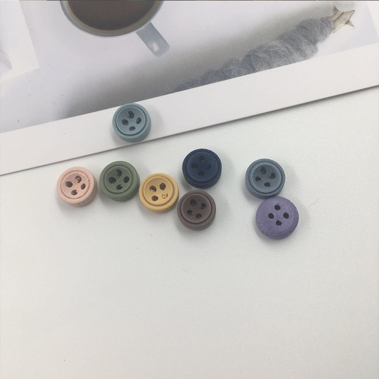 Factory direct sales of four-eye solid line wooden buttons for children's hats, wooden handcrafted diy buttons for trousers details Picture