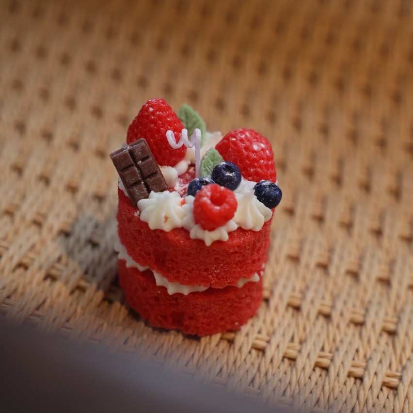 可爱草莓蛋糕香薰蜡烛小众氛围感小摆件伴手礼白底实物图