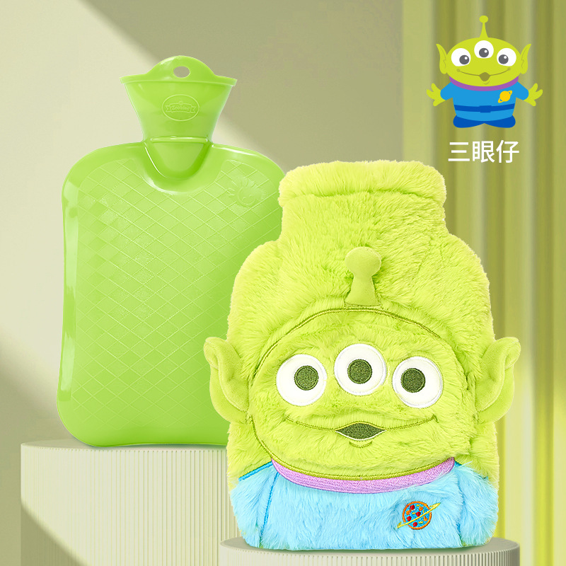Cross-border new Stitch plush hot water bag, water-filled Stitch Strawberry Bear hot water bag, hand warmer Application Scenario