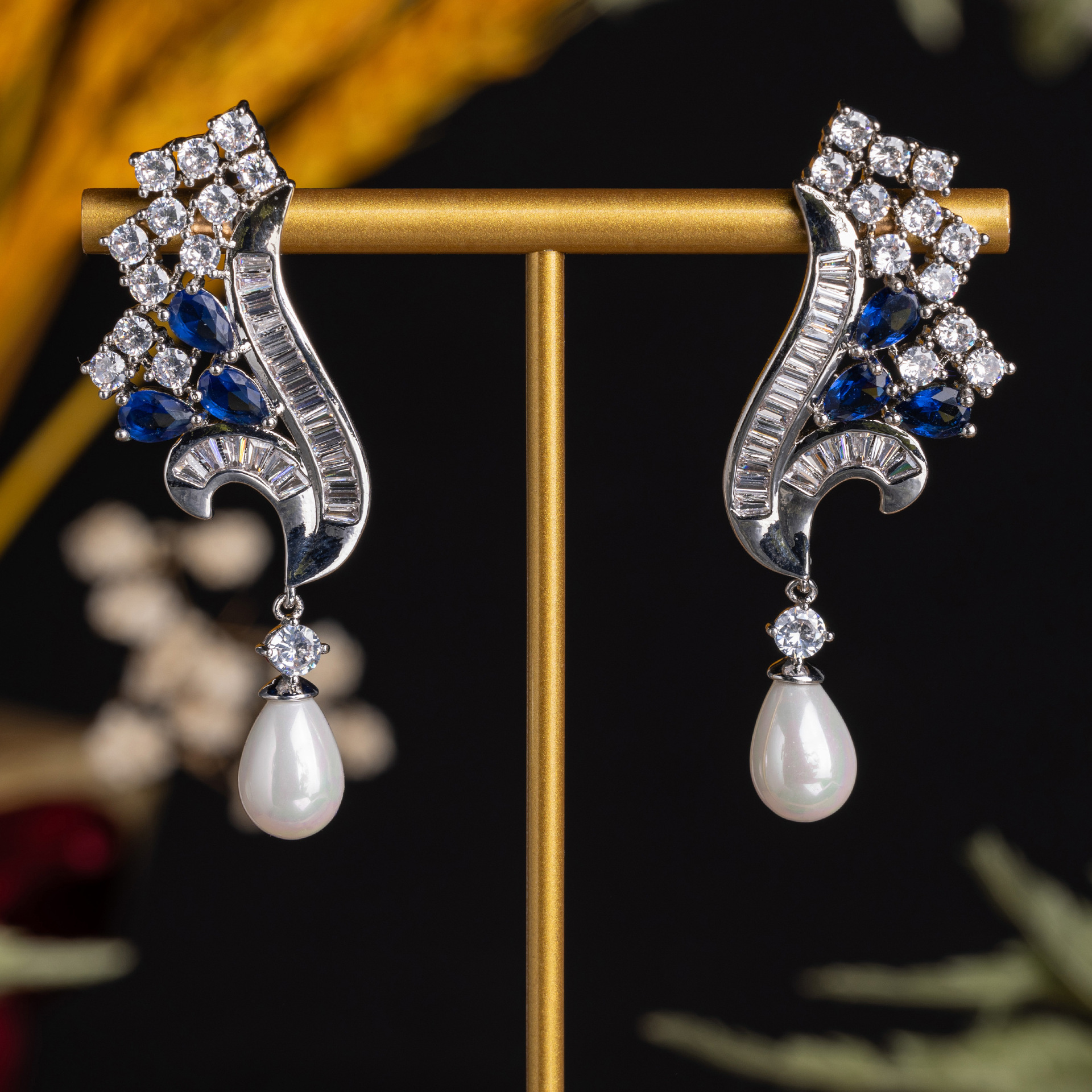 Cross-border European and American heavy industry geometric full diamond copper set zircon earrings, women's light luxury style, individual stud earrings, high-end sense earrings LY5687 Getisa jewelry, fashionable jewelry, banquet dress earrings, tassel earrings Application Scenario