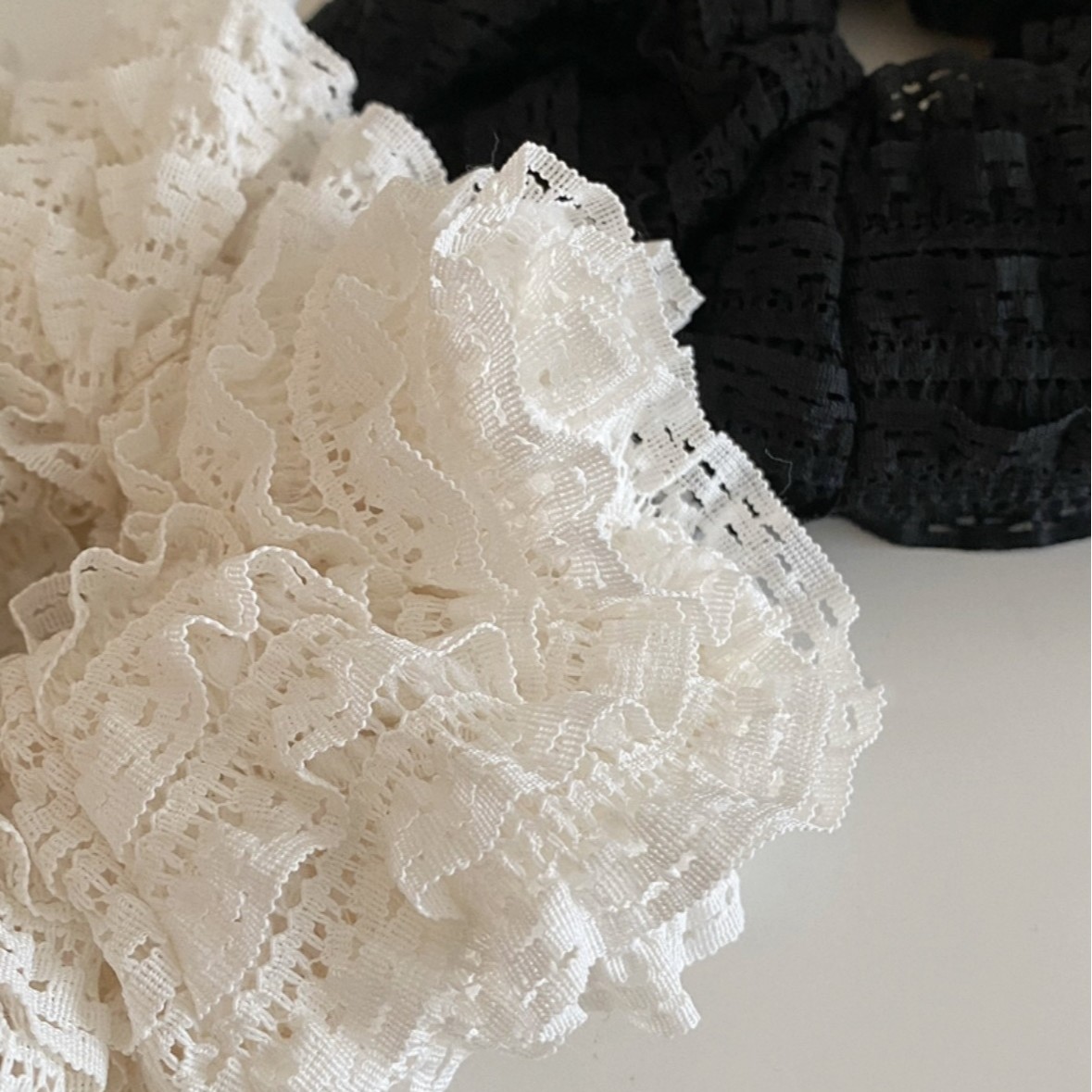 Sweet lace double-layer large large intestine hair band, girl ballet style, high-elasticity hair tie, low ponytail hair band and hair accessory Specification image