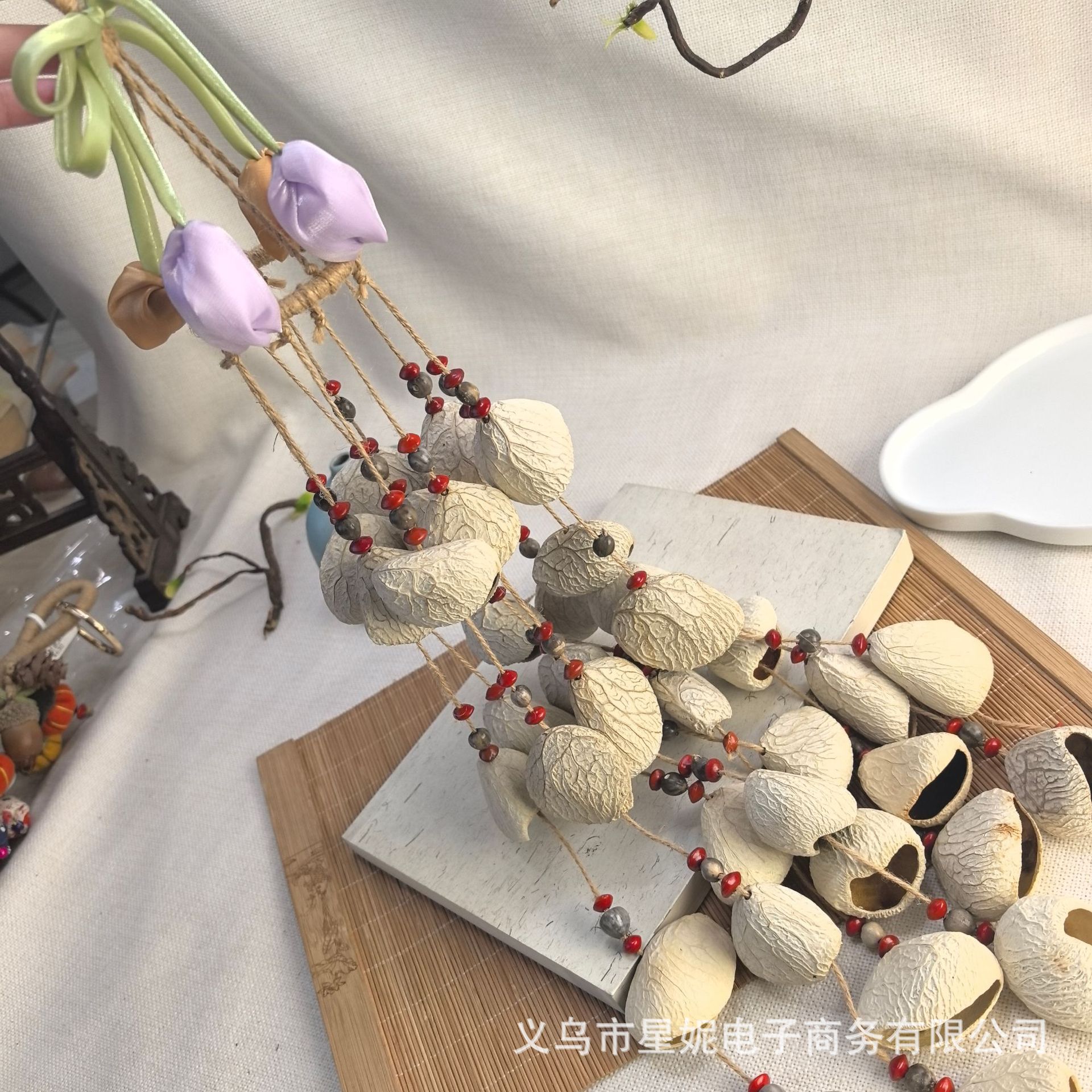 "Malaysian-style hanging pendant, fruit shell rattle bag, natural plant seeds, handcrafted wind chime, soothing and healing pendant. Specification image