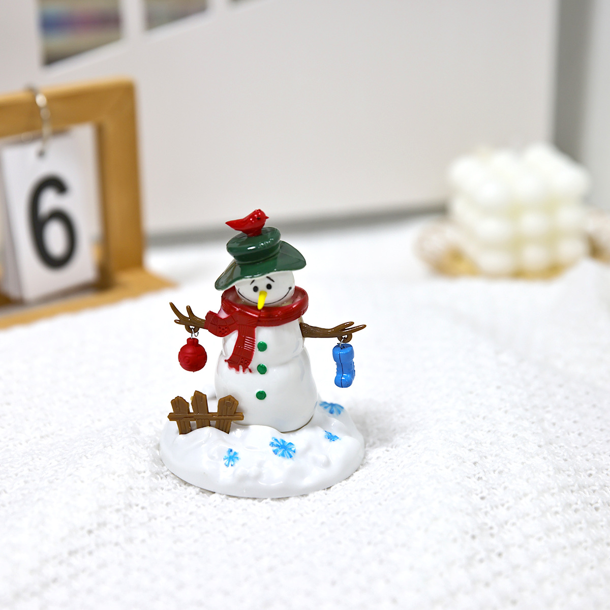 Cross-border best-selling solar-powered automatic rocker Christmas holiday gift fence, clown snowman accessory available for wholesale