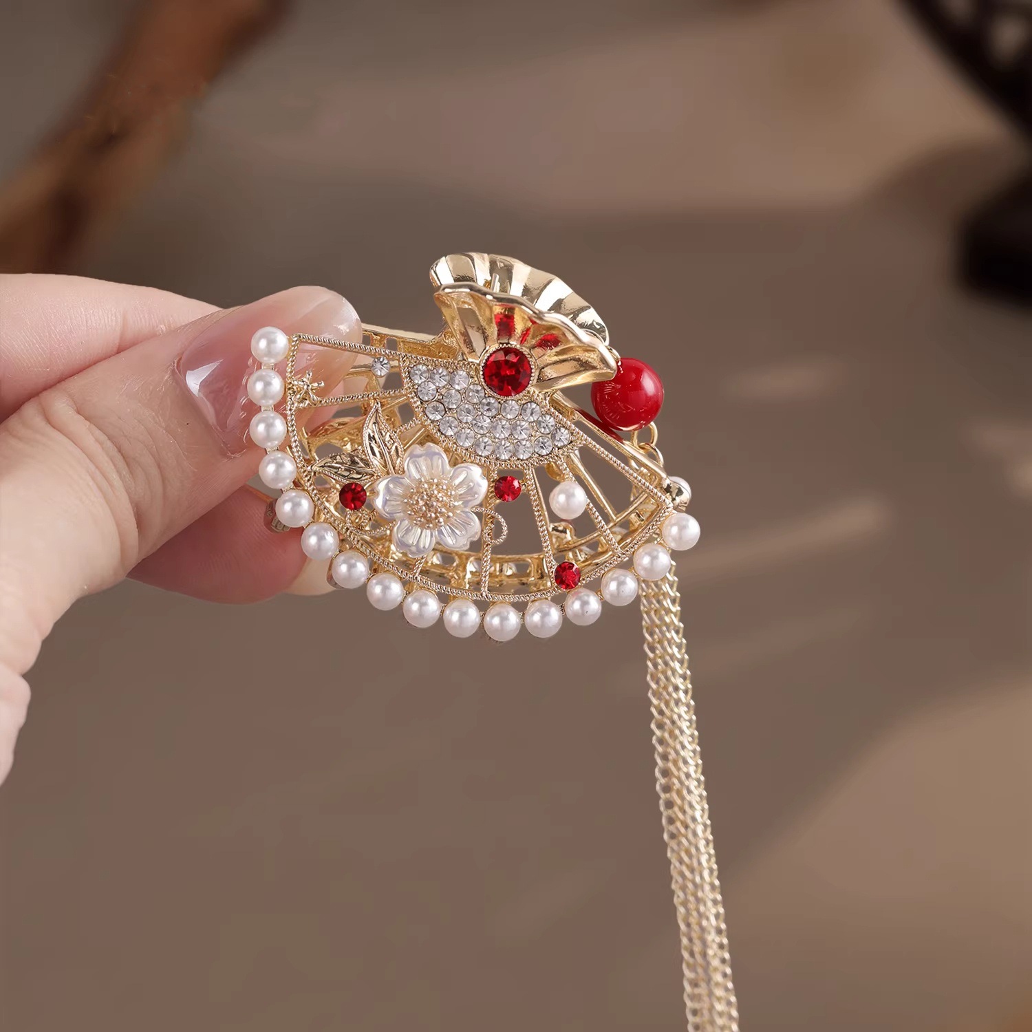 Hanfu tassel ancient-style grab clip, new Chinese-style Chinese fan-shaped step shake, elegant semi-tied hair clip details Picture