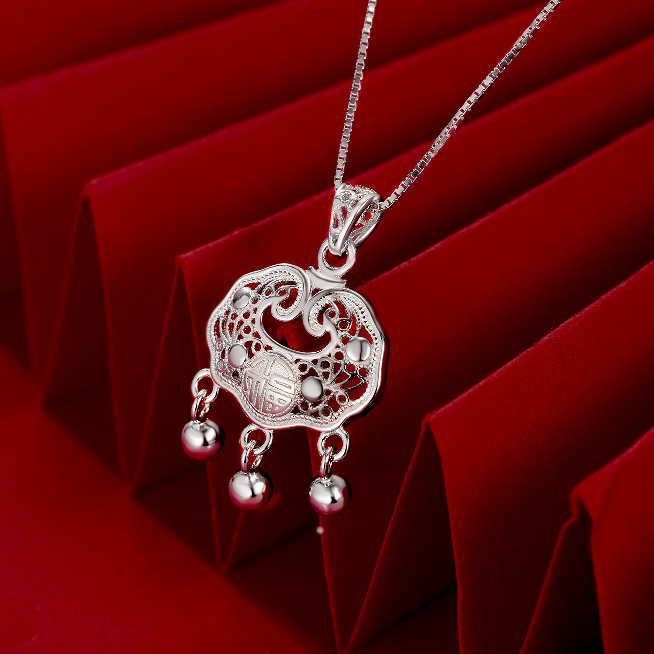 New Chinese-style peace lock necklace, lock bag pendant, women's box chain, light luxury, niche and high-end collarbone chain details Picture