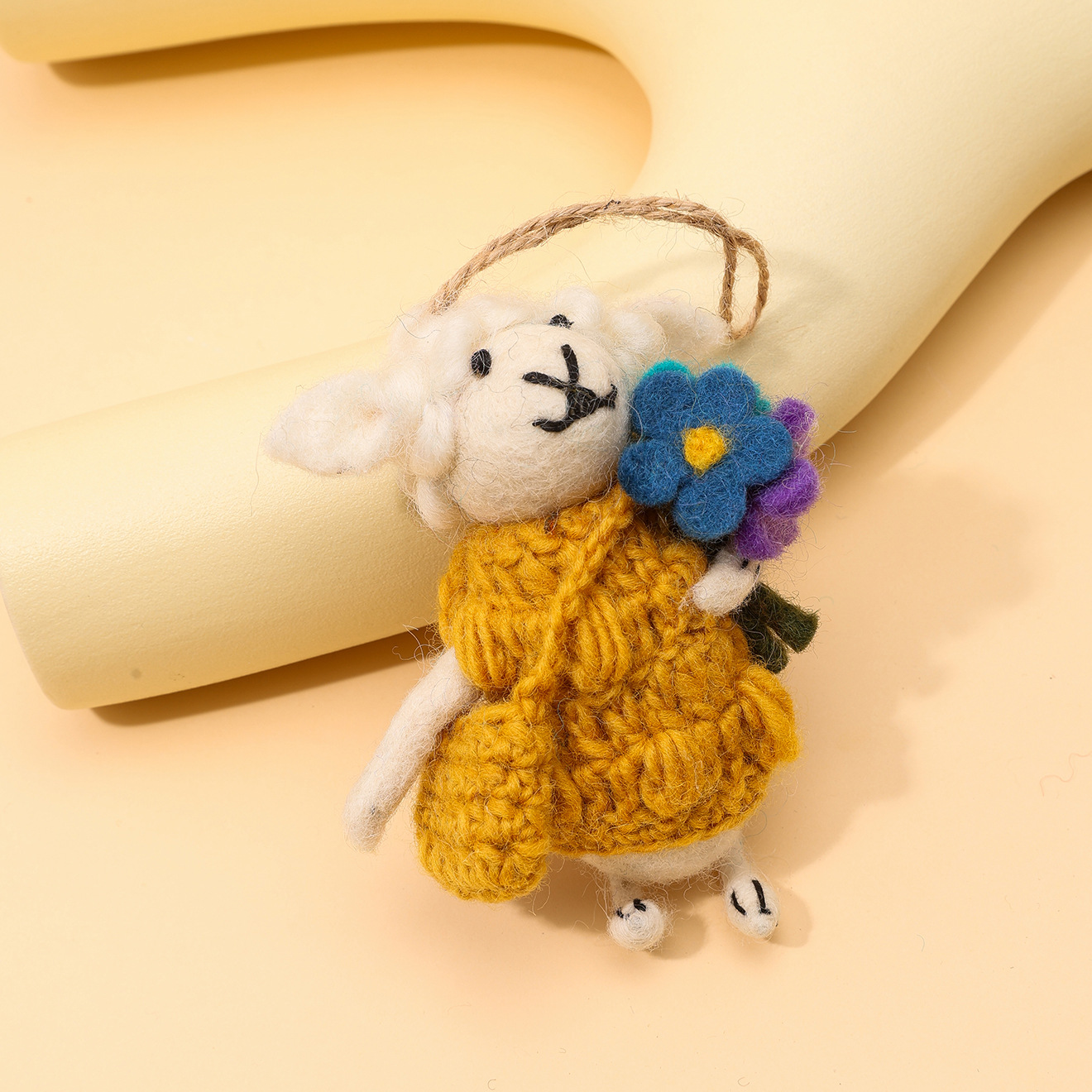 Wholesale of handcrafted wool felt pendants with high appearance standards, three-dimensional doll pendants, niche bag pendants, and cute cartoon pendants Specification image