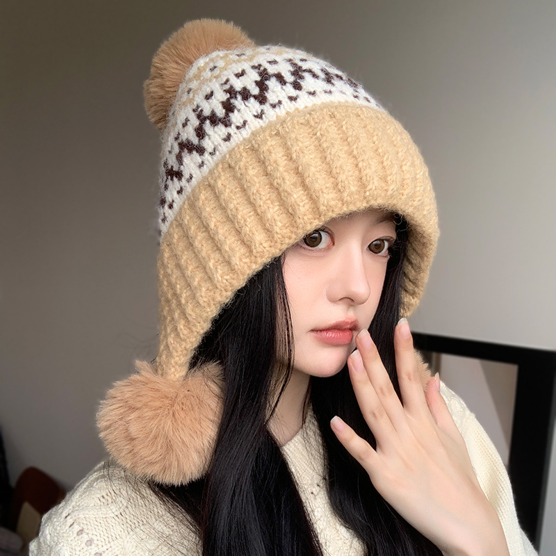 Multicolored jacquard wool ear-protecting knitted hat for women to show off their faces, warm for winter and autumn cycling, windproof and cold-proof thickened velvet hat Application Scenario