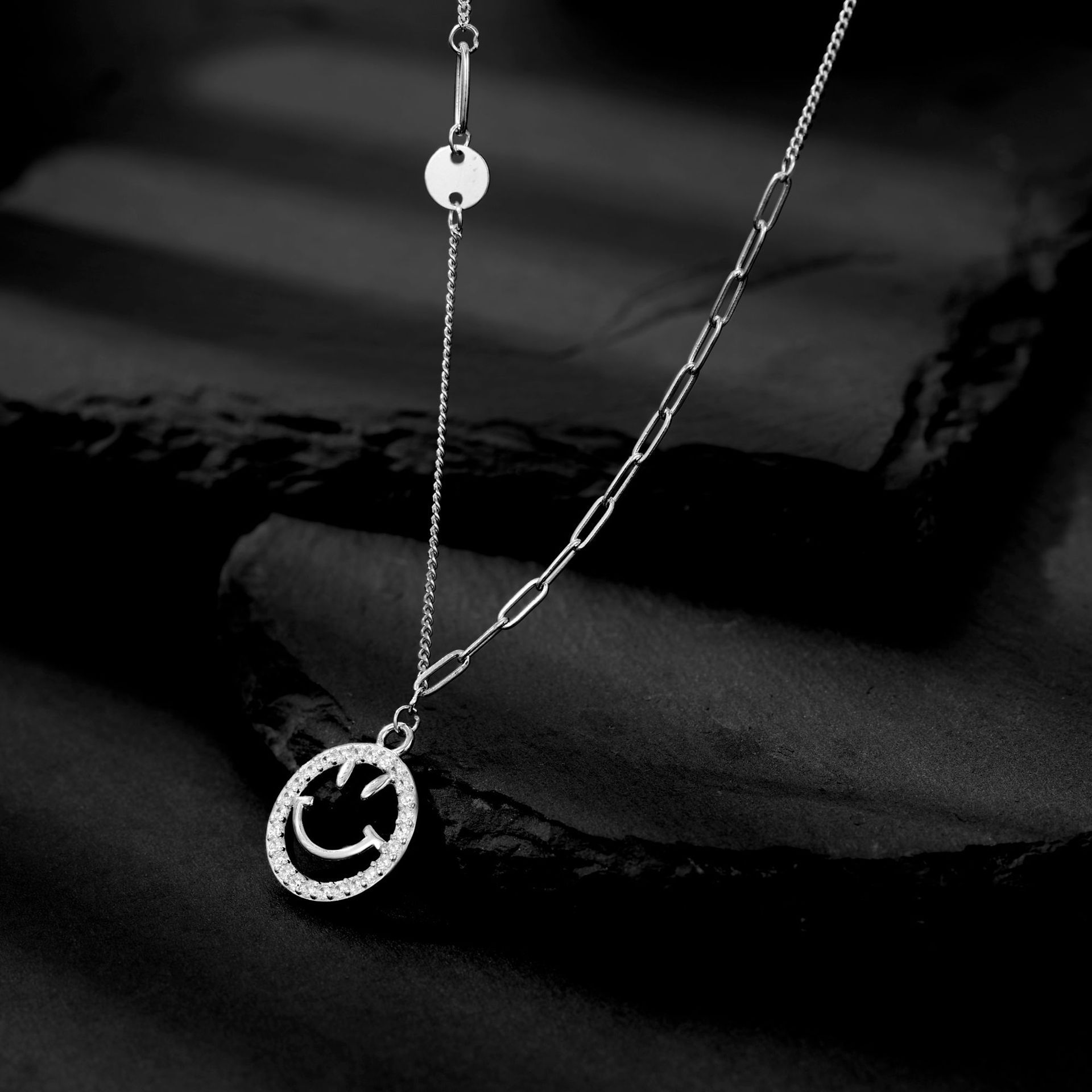 S925 sterling silver Smile Necklace for women, Korean version with diamond-encruted emoticons, smiling face pendant, versatile and elegant necklace, one-piece delivery details Picture