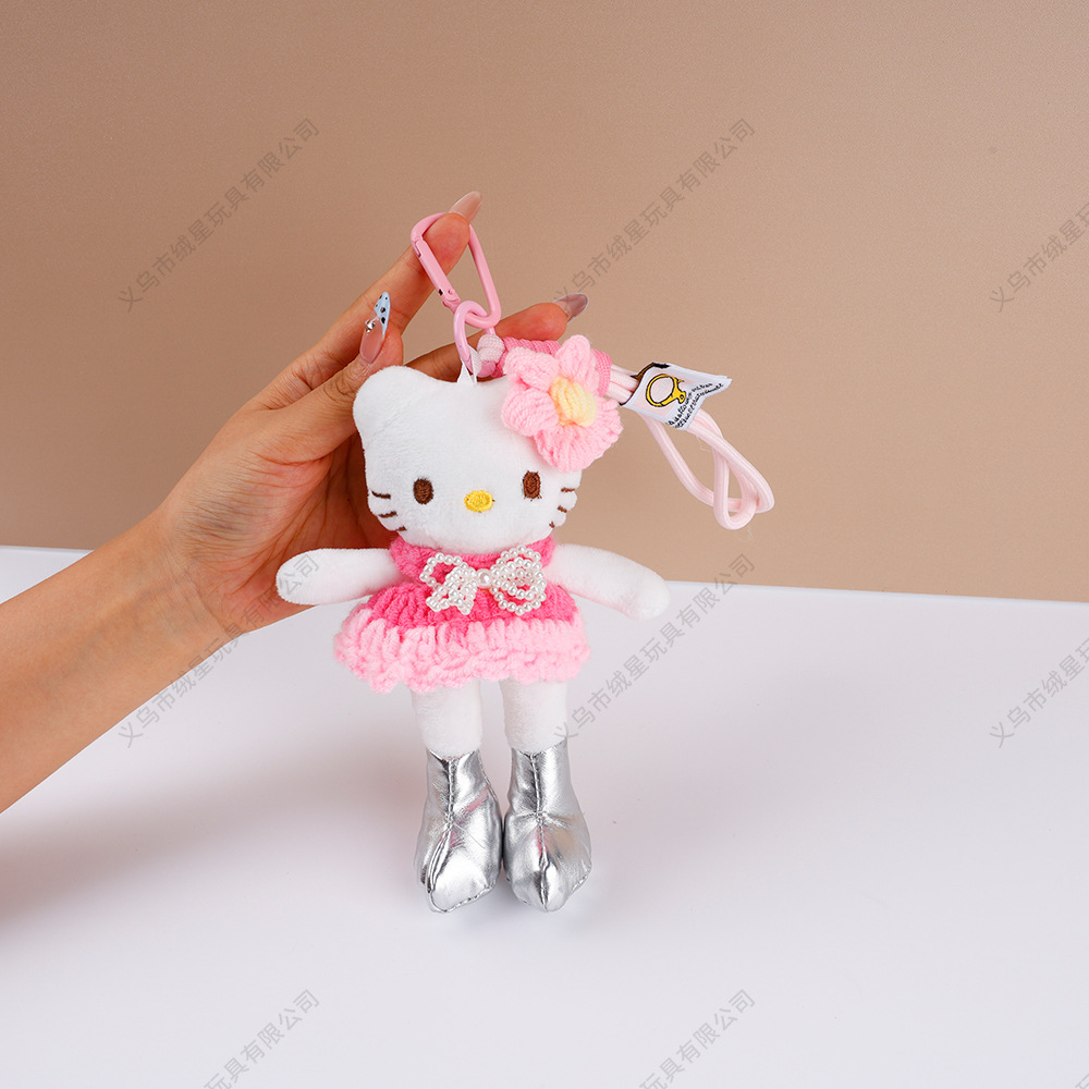 Long-legged KT Kitty bag pendant, cute plush toy, cartoon doll, heart-shaped keychain, gift pendant Application Scenario