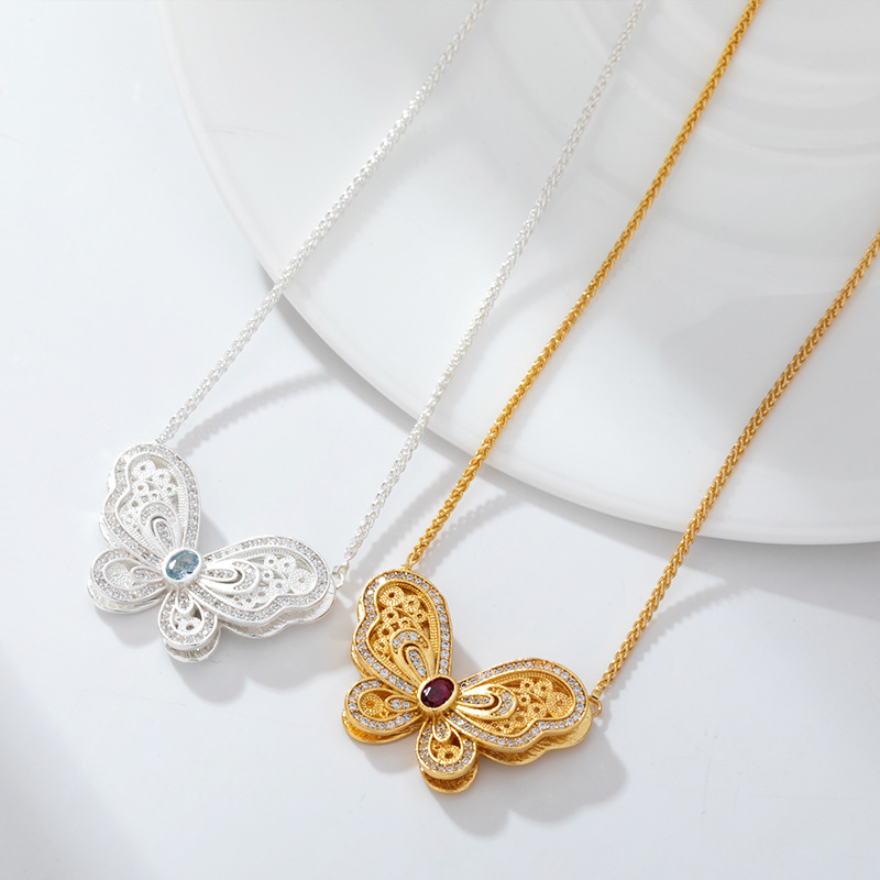 柏伶饰品新款蝴蝶吊坠项链高级感古法沙金锁骨链铜镀金饰品配饰女