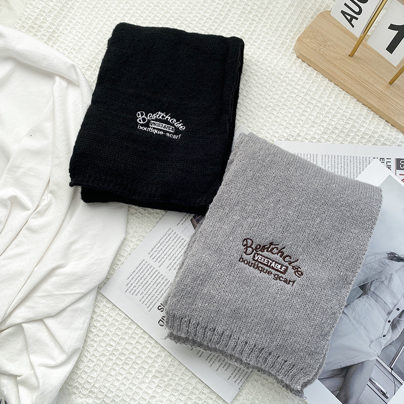 One-piece delivery of Korean-style autumn and winter women's solid color mid-length fashionable, simple, versatile, windproof and warm scarves, embroidered letter couple scarves, wholesale from street stalls Application Scenario