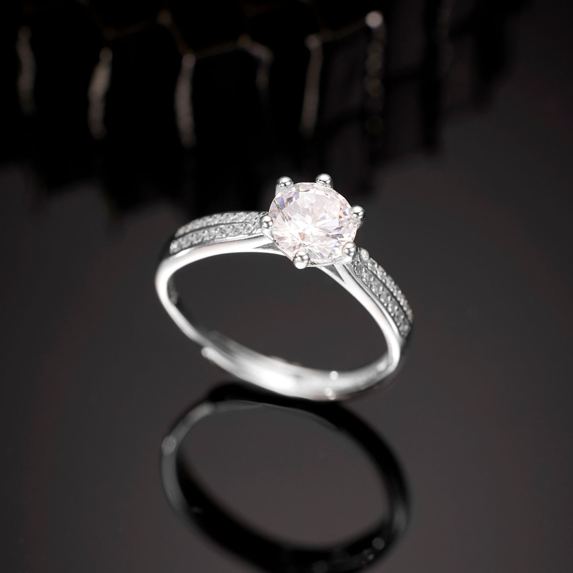 The Starlight Queen Ring is a fashionable and high-end zirconium jewelry for women with adjustable openings. It's a perfect gift for your girlfriend Application Scenario