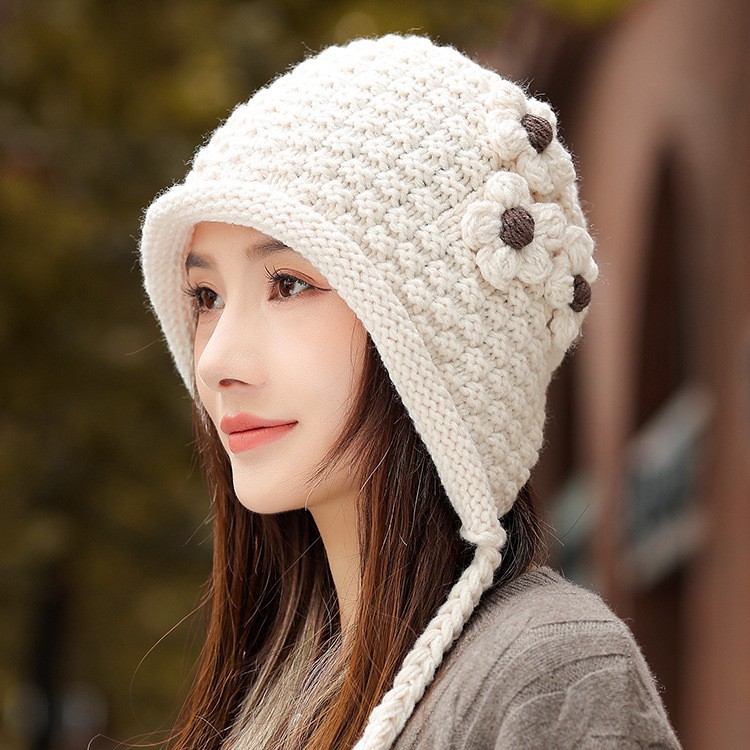 Tassel braided woolen cap, autumn and winter cold-proof and warm knitted cap, 2025 new style, stylish and face-enhancing small ear-protecting headscarf Application Scenario