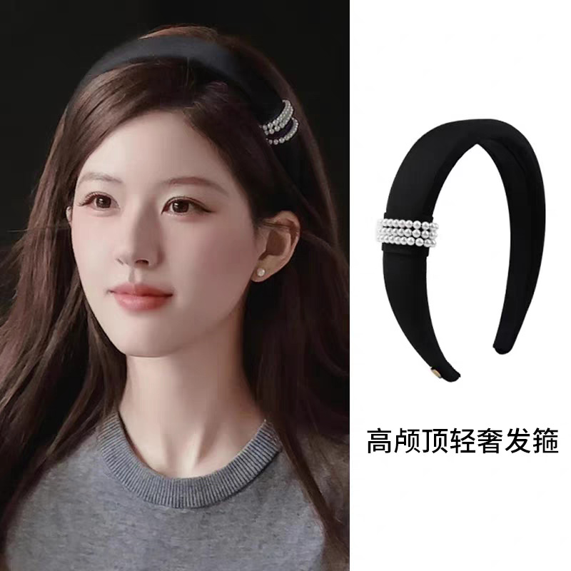 The 2025 new black pearl headband, the same as Zhao Lusi's, is a high-end, stylish and light luxury headband for women