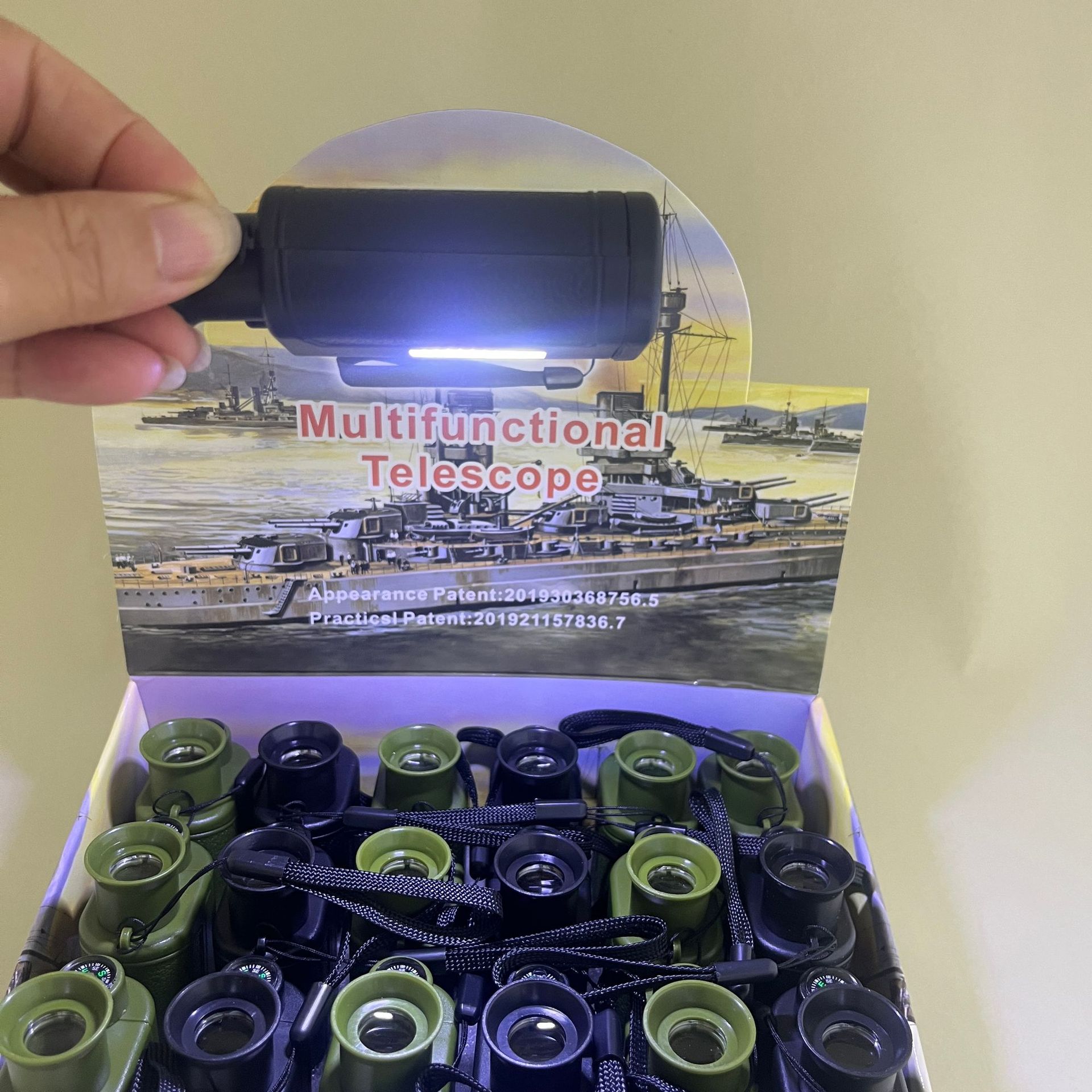 New model 39# monocular with compass, red laser COB lamp, student gift Application Scenario