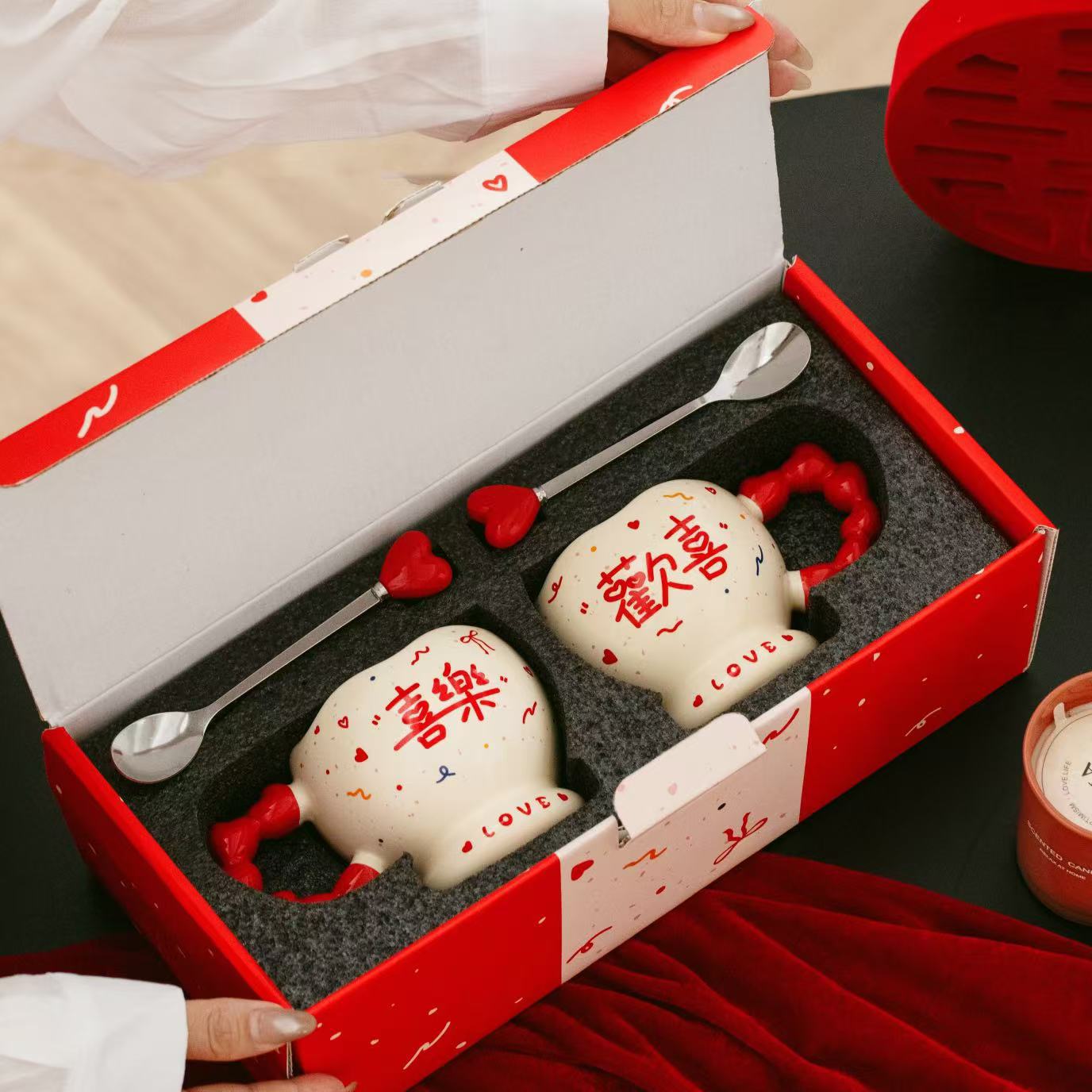 Festive and heartwarming ceramic cups with high appearance standards, couple mugs with spoons, exquisite pairs of cups, wedding gifts for newlyweds Specification image
