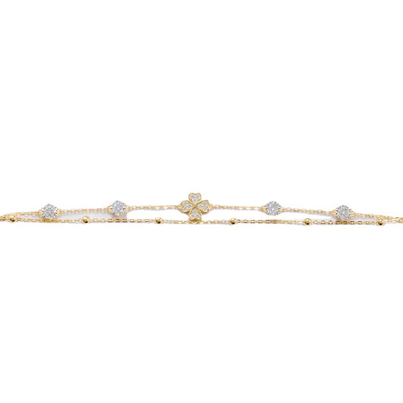 Zhuoheng Select S925 All-silver Clover 50-point Moissanite diamond bracelet, a light luxury and niche design bracelet chain Application Scenario
