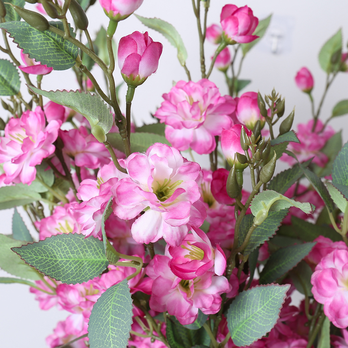 Artificial single-stem camellia, Chinese-style retro home decoration photography props, artificial flowers, silk flowers, wild camellia artificial flowers Specification image