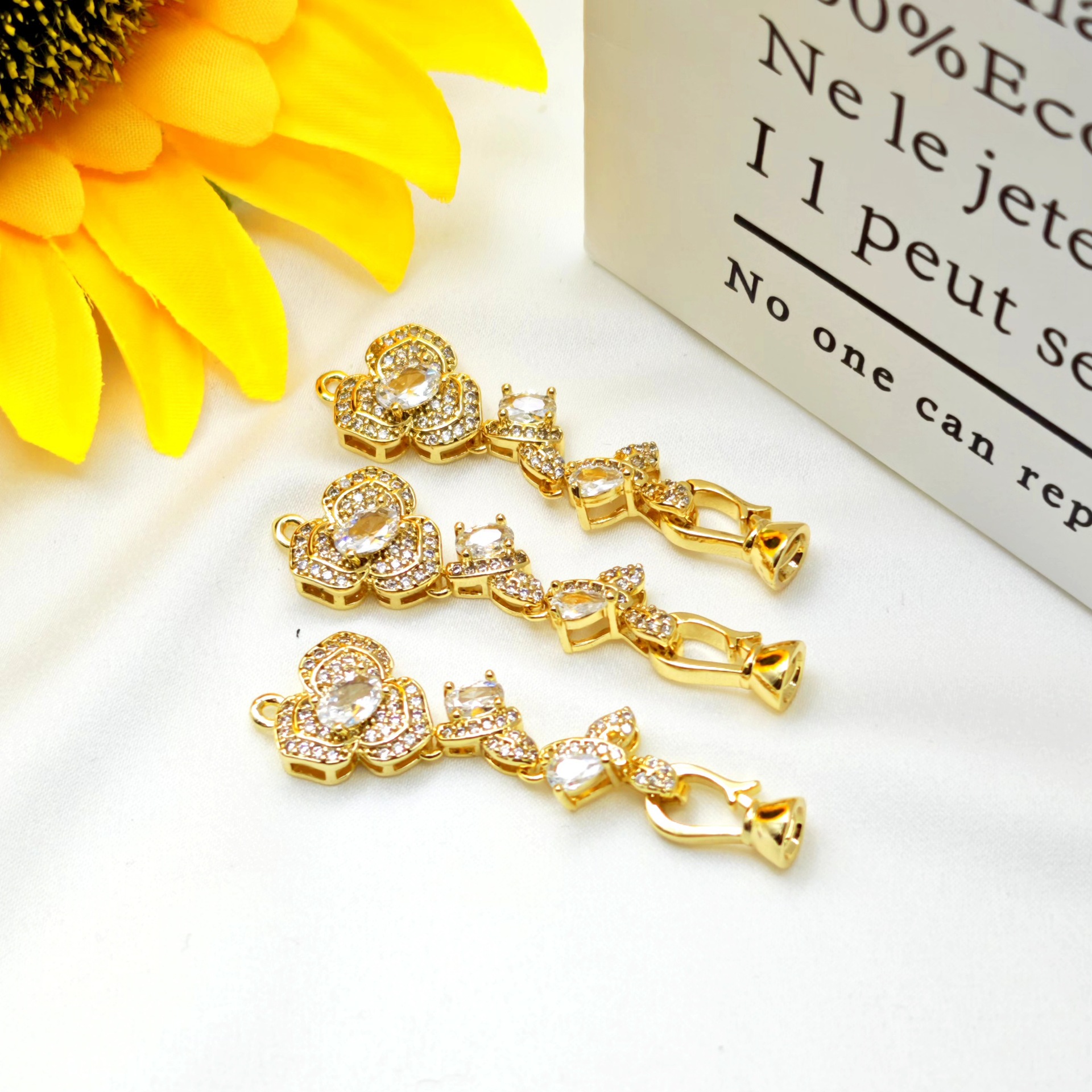 High-end strong color retention rose necklace clasp, pearl clasp, bracelet clasp, end clasp, diy accessory clasp Application Scenario