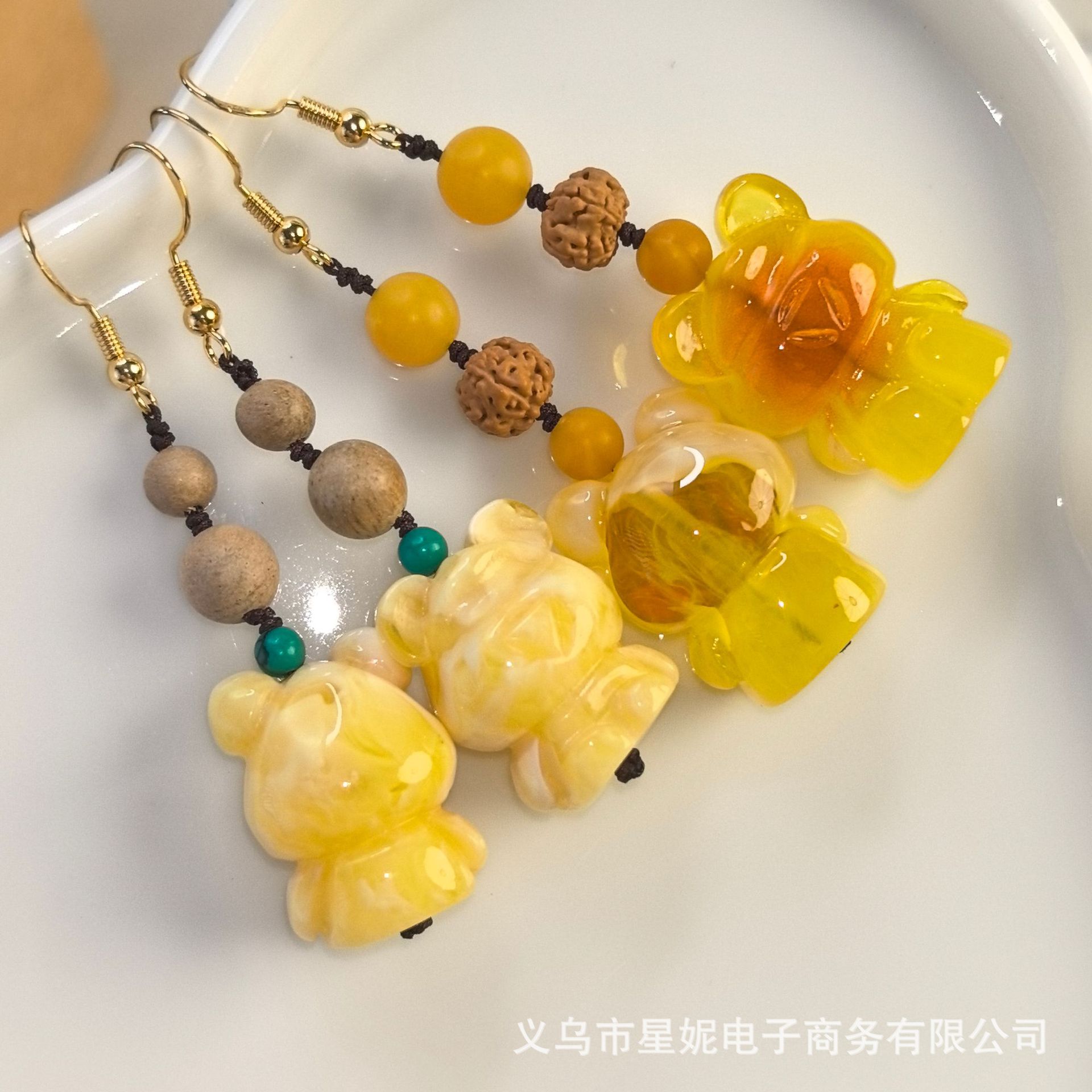 Wholesale of fashionable zircon earrings and earrings, simple and elegant earrings, women's versatile earrings and accessories