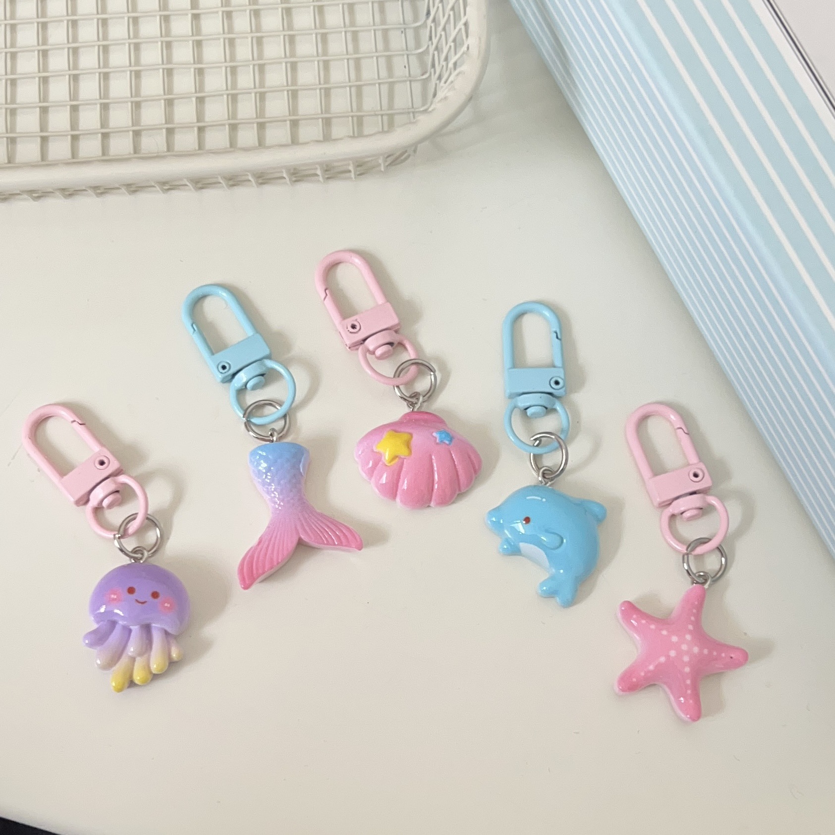 Pink and tender Marine animal keychains, cute cartoon dolphin shell pendants, ins soft and adorable starfish and jellyfish accessories details Picture