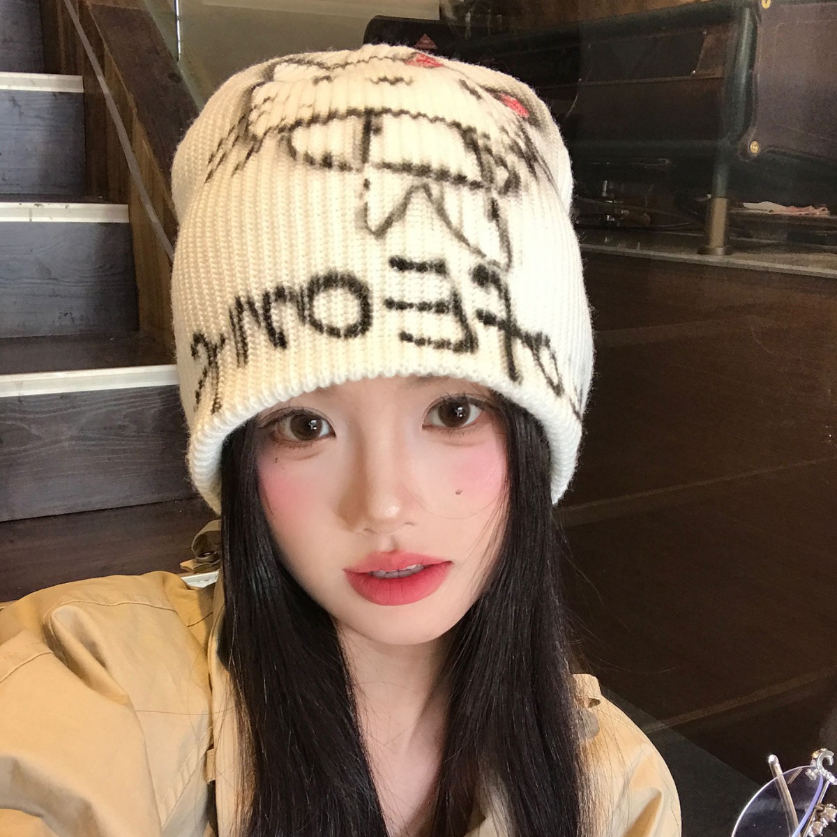 American hot girl kitty cat graffiti cold hat for women, warm knitted woolen hat for autumn and winter, face-showing small headscarf hat details Picture