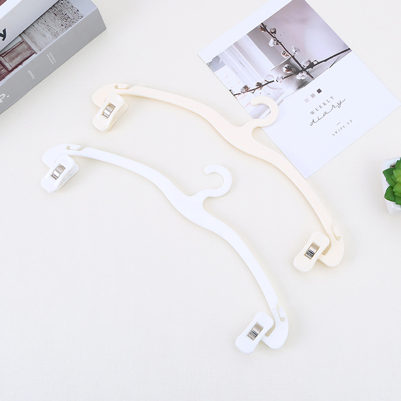 Wholesale of simple Japanese-style anti-slip trouser racks, plastic trouser hanging clips, traceless clothes hangers, and household underwear stretch clips Specification image