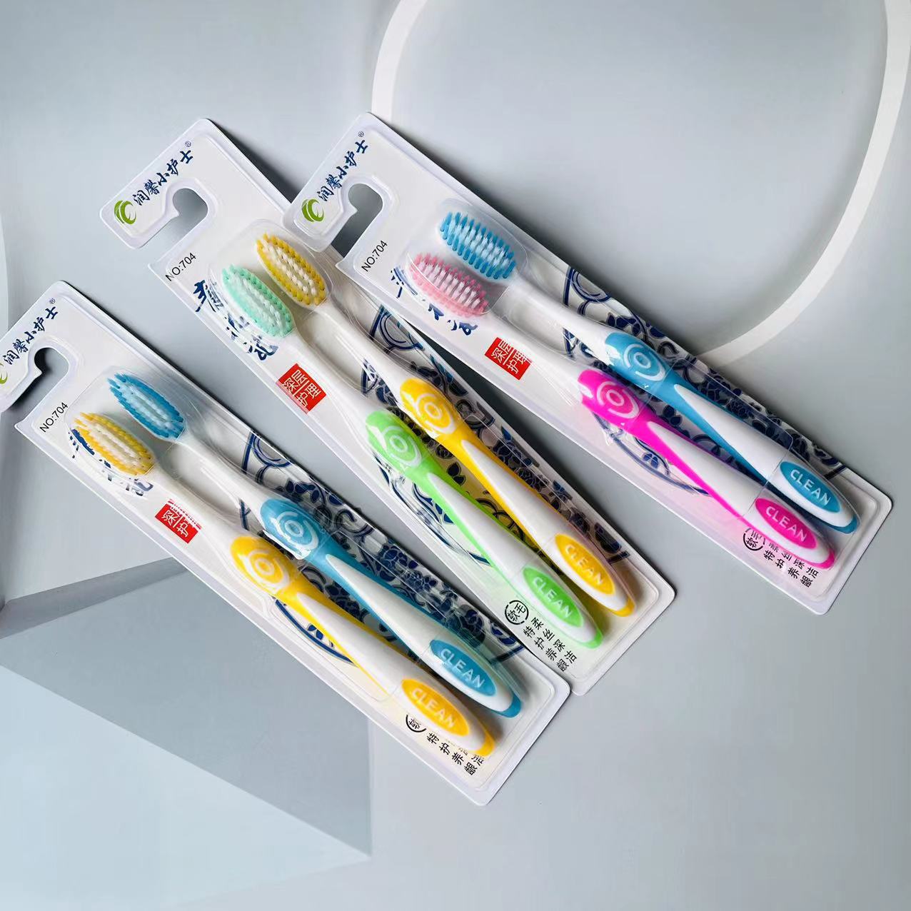 704 Toothbrushes, fine-bristled and soft-bristled toothbrushes, personal care toiletries, plastic-handled toothbrushes, wholesale of street vendors and general merchandise Application Scenario